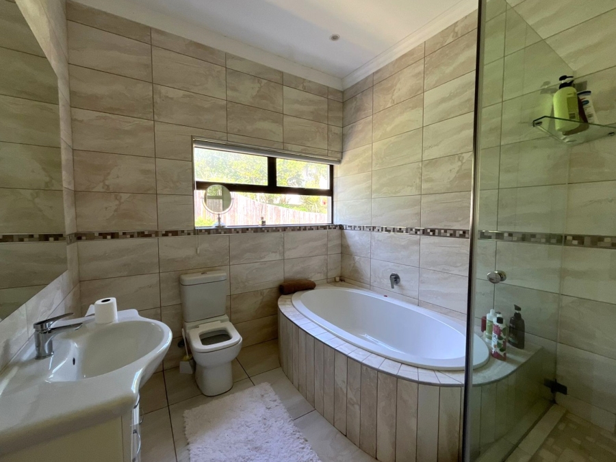 5 Bedroom Property for Sale in Knysna Heights Western Cape